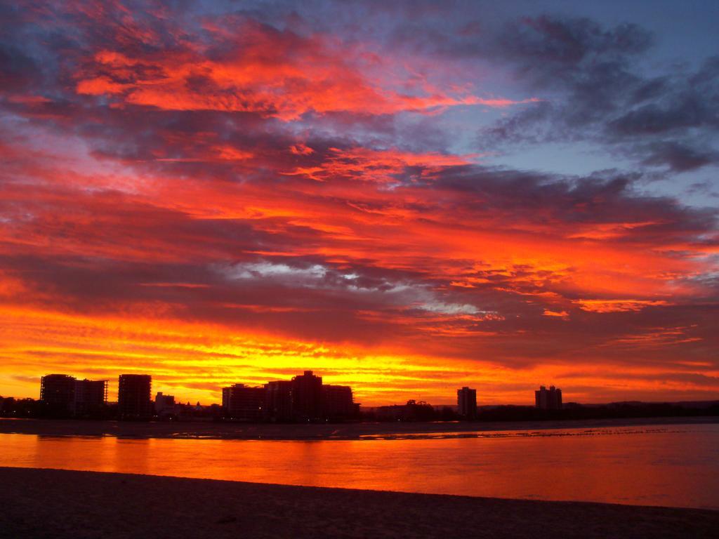 Trafalgar Towers Aparthotel Maroochydore Buitenkant foto